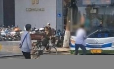 警方通報男子持棍欲毆打交警(警方通報男子持刀砍)