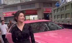 勞斯萊斯女車主哽咽回應網(wǎng)暴爆(勞斯萊斯女神)